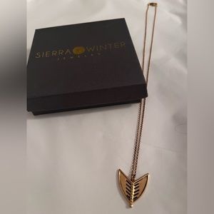 Sierra Winter arrow necklace